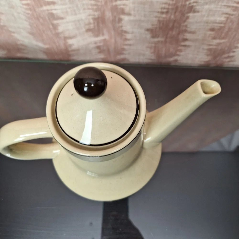 Vintage STRAWBERRIES 🍓 pitcher with lid, freezer to oven stoneware. - Picture 2 of 13